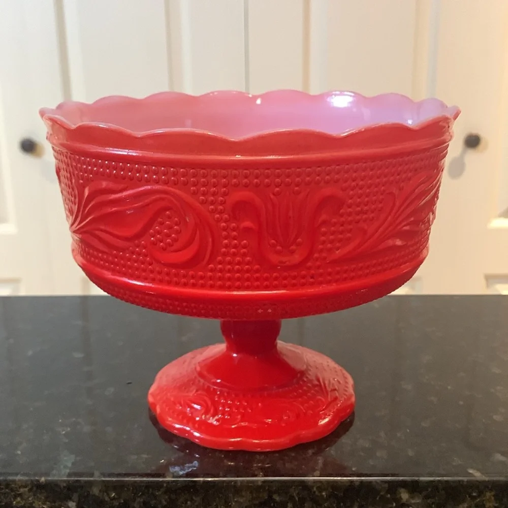 vintage Red Milkglass Pedestal Compote Excellent Condition. - Picture 4 of 4